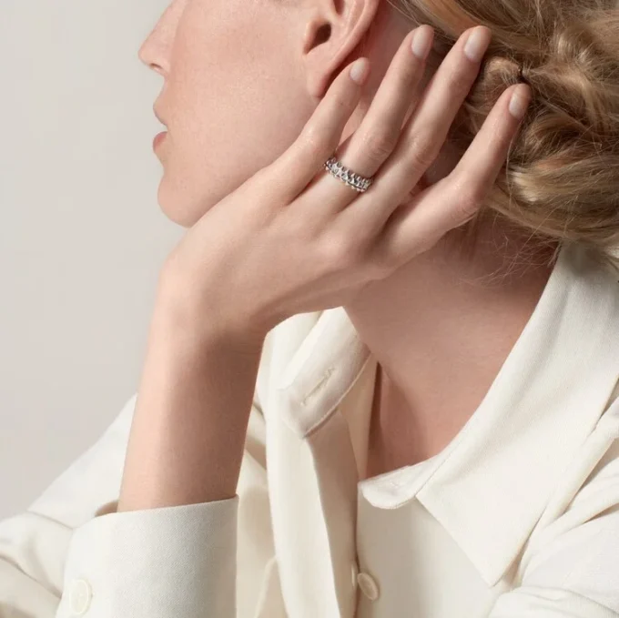 Clash De Cartier-ring, lille model – hvidguld – Cartier Clash De Cartier-ring, lille model – hvidguld – Cartier