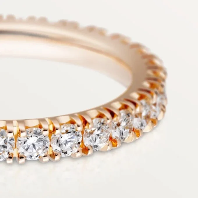 Etincelle De Cartier vielsesring, 2,6 mm bred, pavé Etincelle De Cartier vielsesring, 2,6 mm bred, pavé
