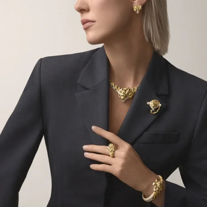 Faune Et Flore De Cartier-broche, gule, orange og brune diamanter, pavé Faune Et Flore De Cartier-broche, gule, orange og brune diamanter, pavé