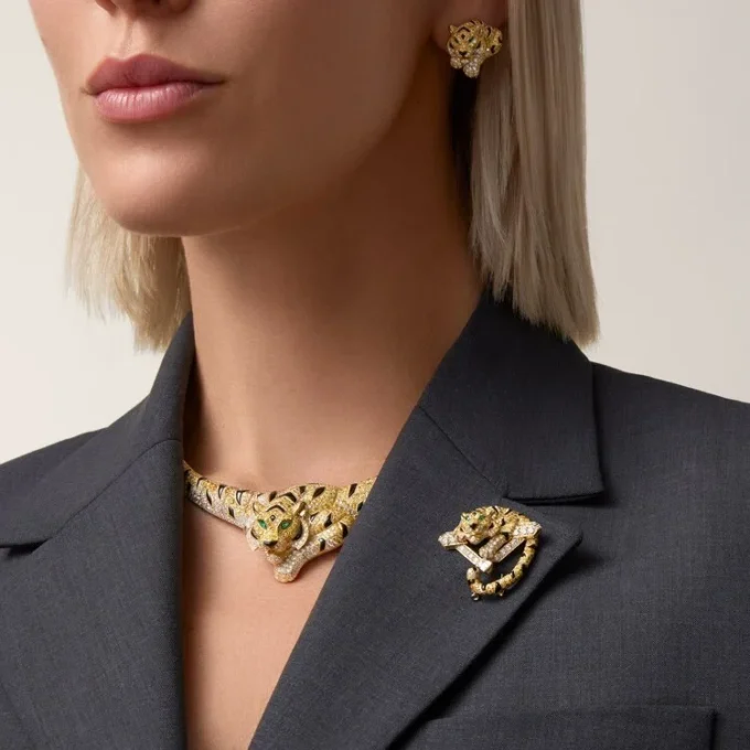 Faune Et Flore De Cartier-broche, gule, orange og brune diamanter, pavé Faune Et Flore De Cartier-broche, gule, orange og brune diamanter, pavé