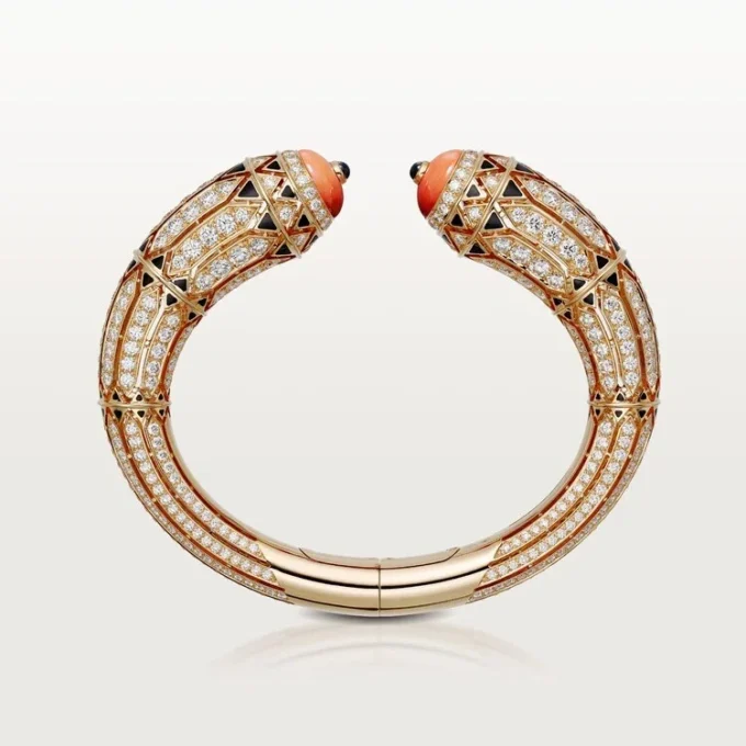 High Jewelry-armbånd – Rosaguld, koral, onyx, sort lak, diamanter – Cartier High Jewelry-armbånd – Rosaguld, koral, onyx, sort lak, diamanter – Cartier
