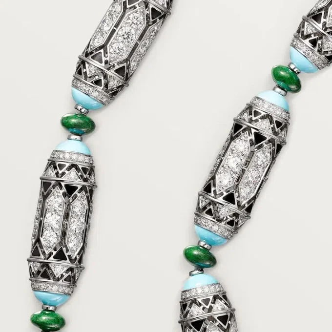 High Jewelry halskæde – hvidguld, chalcedon, skarn, turkis, sort lak, diamanter – Cartier High Jewelry halskæde – hvidguld, chalcedon, skarn, turkis, sort lak, diamanter – Cartier