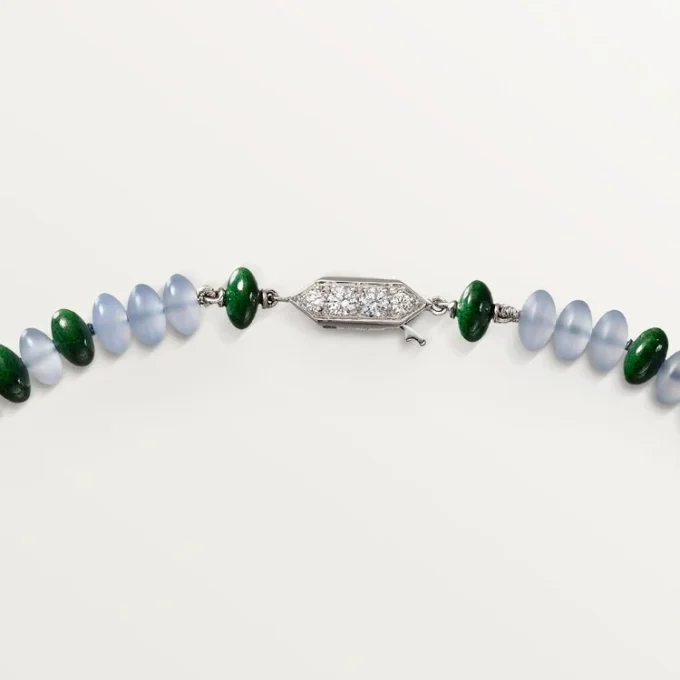 High Jewelry halskæde – hvidguld, chalcedon, skarn, turkis, sort lak, diamanter – Cartier High Jewelry halskæde – hvidguld, chalcedon, skarn, turkis, sort lak, diamanter – Cartier