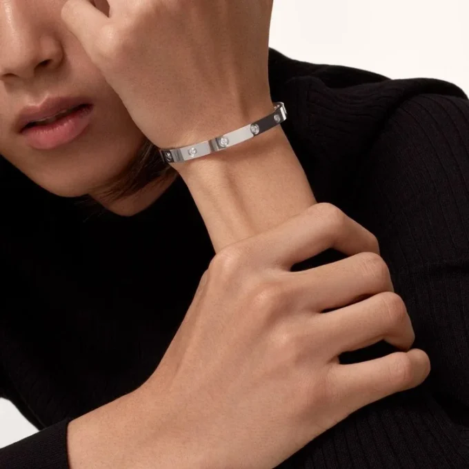 Love-armbånd, klassisk model, 10 diamanter Love-armbånd, klassisk model, 10 diamanter