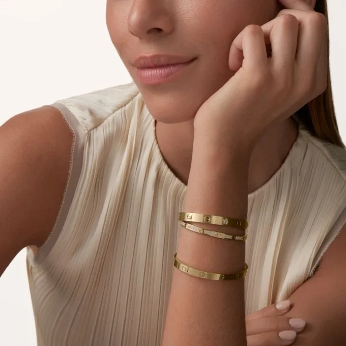 Love-armbånd, klassisk model, børstet, 4 diamanter Love-armbånd, klassisk model, børstet, 4 diamanter