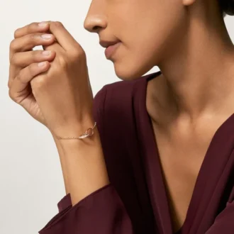 Love-armbånd, på kæde, halvt pavé