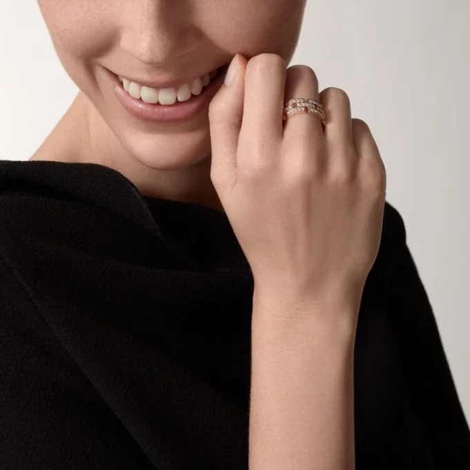 Maillon Panthere-ring, 3 rækker med halve diamanter – rosa guld, diamanter – Cartier Maillon Panthere-ring, 3 rækker med halve diamanter – rosa guld, diamanter – Cartier