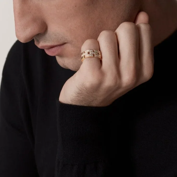 Maillon Panthere-ring, 3 rækker med halve diamanter – rosa guld, diamanter – Cartier Maillon Panthere-ring, 3 rækker med halve diamanter – rosa guld, diamanter – Cartier