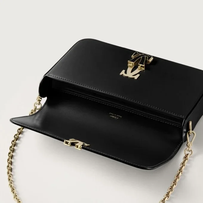 Mini-kædetaske, Double C De Cartier – sort kalveskind, guld og sort emaljefinish – Cartier Mini-kædetaske, Double C De Cartier – sort kalveskind, guld og sort emaljefinish – Cartier