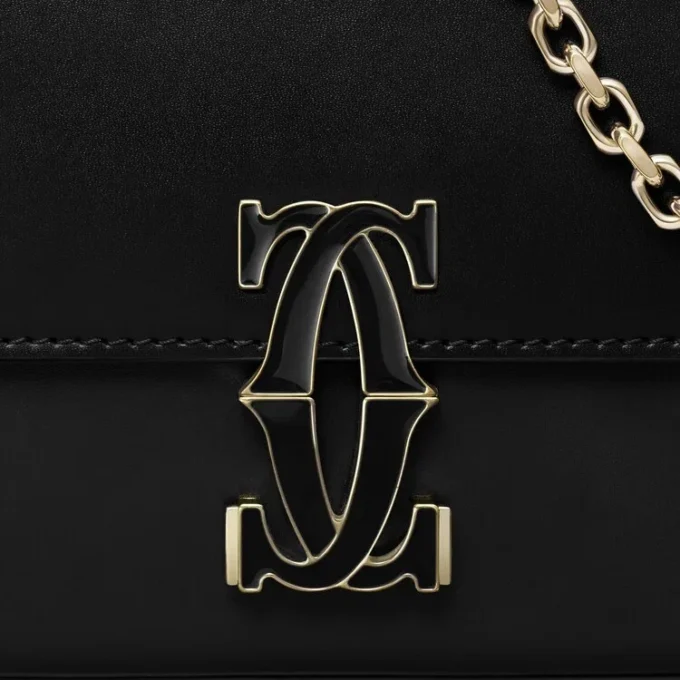 Mini-kædetaske, Double C De Cartier – sort kalveskind, guld og sort emaljefinish – Cartier Mini-kædetaske, Double C De Cartier – sort kalveskind, guld og sort emaljefinish – Cartier