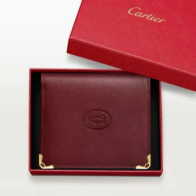 Multiple Wallet, Must De Cartier – Burgunderfarvet kalveskind, gylden finish – Cartier Multiple Wallet, Must De Cartier – Burgunderfarvet kalveskind, gylden finish – Cartier
