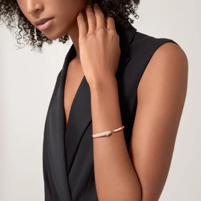 Panthere De Cartier armbånd, lille model, halvbelagt Panthere De Cartier armbånd, lille model, halvbelagt