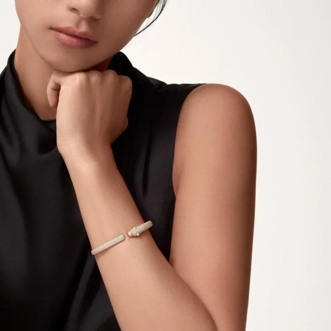 Panthere De Cartier armbånd, lille model, halvbelagt Panthere De Cartier armbånd, lille model, halvbelagt