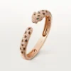 Panthere De Cartier armbånd, mellemstor model, halvt pavé Panthere De Cartier armbånd, mellemstor model, halvt pavé