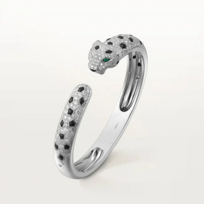Panthere De Cartier armbånd, mellemstor model, halvt pavé Panthere De Cartier armbånd, mellemstor model, halvt pavé