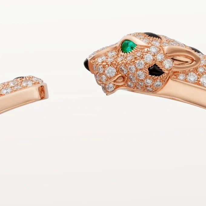 Panthere De Cartier armbånd, mellemstor model, halvt pavé Panthere De Cartier armbånd, mellemstor model, halvt pavé