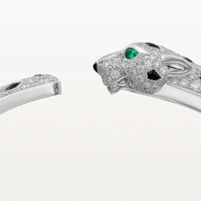 Panthere De Cartier armbånd, mellemstor model, halvt pavé Panthere De Cartier armbånd, mellemstor model, halvt pavé