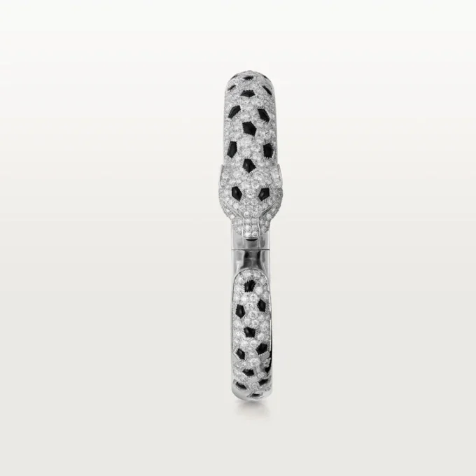 Panthere De Cartier armbånd, mellemstor model, halvt pavé Panthere De Cartier armbånd, mellemstor model, halvt pavé