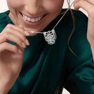Panthere De Cartier halskæde – hvidguld, smaragder, diamanter, onyx – Cartier Panthere De Cartier halskæde – hvidguld, smaragder, diamanter, onyx – Cartier