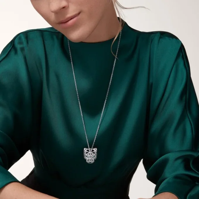 Panthere De Cartier halskæde – hvidguld, smaragder, diamanter, onyx – Cartier Panthere De Cartier halskæde – hvidguld, smaragder, diamanter, onyx – Cartier