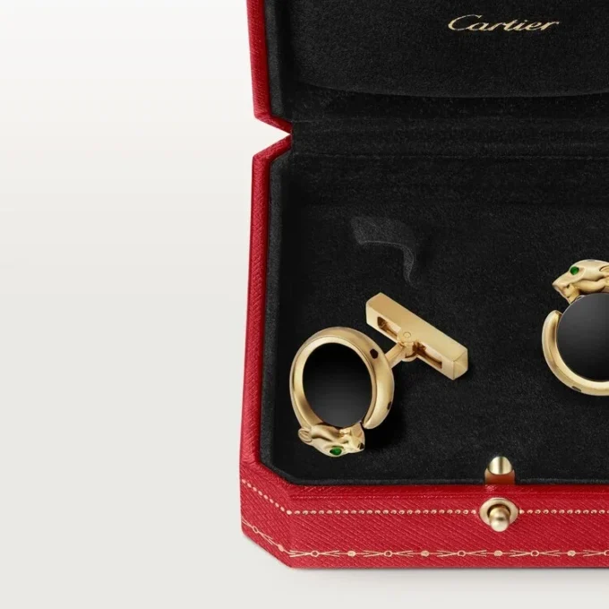 Panthere De Cartier manchetknapper – gult guld, onyx, tsavoritter og sort lak – Cartier Panthere De Cartier manchetknapper – gult guld, onyx, tsavoritter og sort lak – Cartier