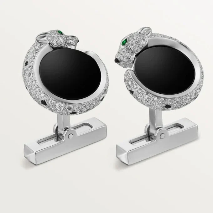 Panthere De Cartier manchetknapper – rhodineret hvidguld, diamanter, smaragder, onyx – Cartier Panthere De Cartier manchetknapper – rhodineret hvidguld, diamanter, smaragder, onyx – Cartier