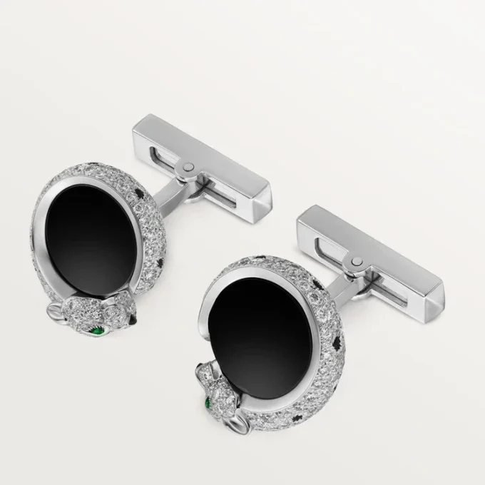 Panthere De Cartier manchetknapper – rhodineret hvidguld, diamanter, smaragder, onyx – Cartier Panthere De Cartier manchetknapper – rhodineret hvidguld, diamanter, smaragder, onyx – Cartier