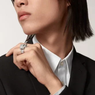 Panthere De Cartier-ring – hvidguld, diamanter, smaragder, onyx – Cartier Panthere De Cartier-ring – hvidguld, diamanter, smaragder, onyx – Cartier