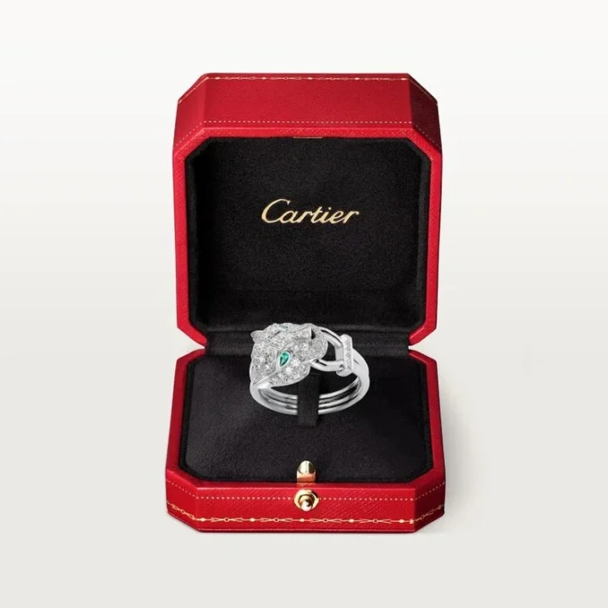 Panthere De Cartier-ring – hvidguld, diamanter, smaragder, onyx – Cartier Panthere De Cartier-ring – hvidguld, diamanter, smaragder, onyx – Cartier