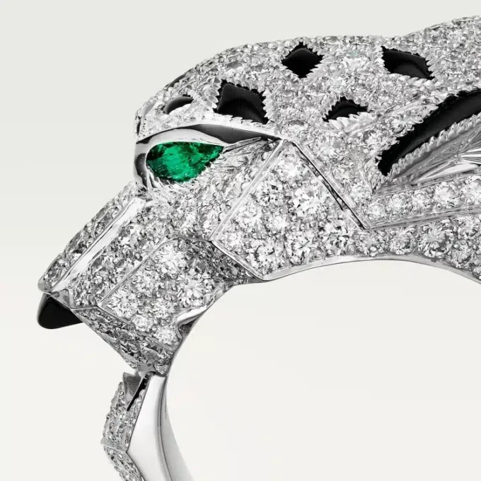 Panthere De Cartier-ring – hvidguld, diamanter, smaragder, onyx – Cartier Panthere De Cartier-ring – hvidguld, diamanter, smaragder, onyx – Cartier