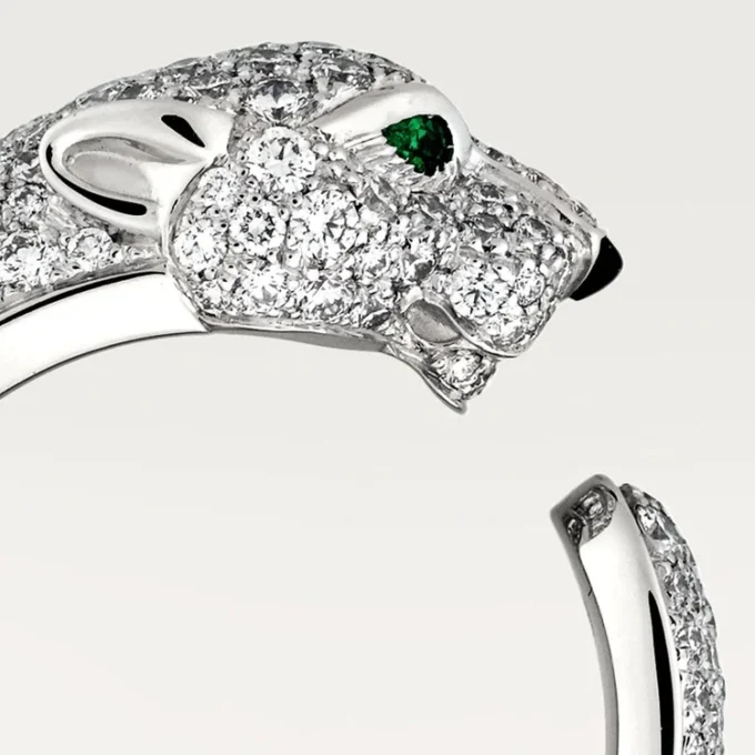 Panthere De Cartier-ring – hvidguld, diamanter, smaragder, onyx – Cartier Panthere De Cartier-ring – hvidguld, diamanter, smaragder, onyx – Cartier