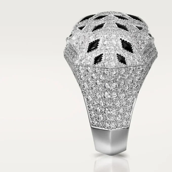 Panthere De Cartier-ring – hvidguld, diamanter, smaragder, onyx – Cartier Panthere De Cartier-ring – hvidguld, diamanter, smaragder, onyx – Cartier