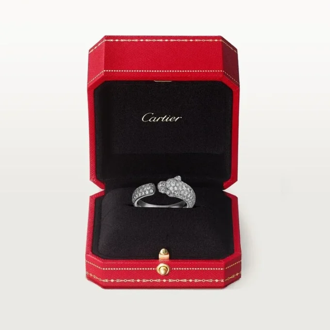 Panthere De Cartier-ring – hvidguld, smaragder, onyx, diamanter – Cartier Panthere De Cartier-ring – hvidguld, smaragder, onyx, diamanter – Cartier