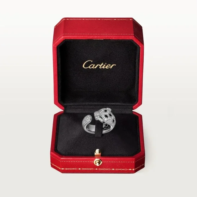 Panthere De Cartier-ring – hvidguld, smaragder, onyx, diamanter – Cartier Panthere De Cartier-ring – hvidguld, smaragder, onyx, diamanter – Cartier