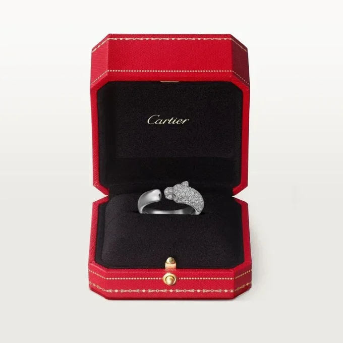 Panthere De Cartier-ring – hvidguld, smaragder, onyx, diamanter – Cartier Panthere De Cartier-ring – hvidguld, smaragder, onyx, diamanter – Cartier