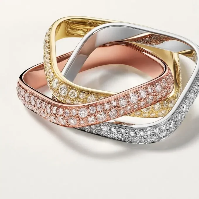 Trinity Cushion-ring, klassisk model, pavé Trinity Cushion-ring, klassisk model, pavé