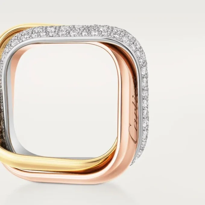Trinity-ring, pudeformet, stor model, halvpavé Trinity-ring, pudeformet, stor model, halvpavé