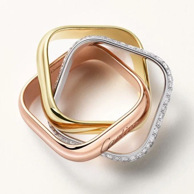 Trinity-ring, pudeformet, stor model, halvpavé Trinity-ring, pudeformet, stor model, halvpavé